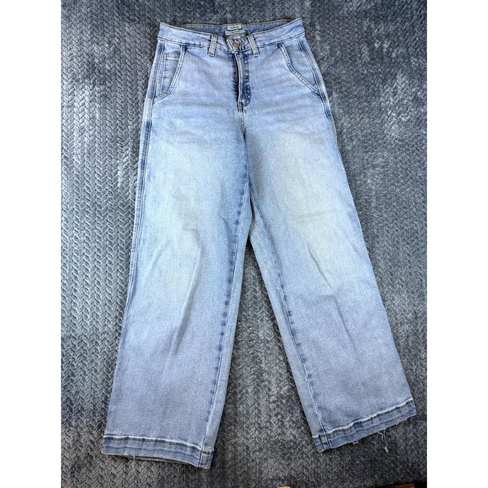 L.L. Bean Classic Fit Jeans Womens 6 Blue Whiskering Denim Cotton Stretch Casual